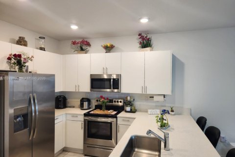 Townhouse in Homestead, Florida 3 bedrooms, 129.41 sq.m. № 2087252 - photo 3