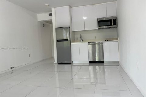 Condo in Miami Beach, Florida, 1 bedroom  № 1896786 - photo 4