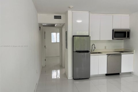 Condo in Miami Beach, Florida, 1 bedroom  № 1896786 - photo 3