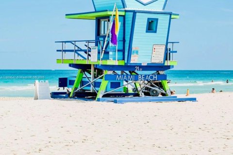 Condo in Miami Beach, Florida, 1 bedroom  № 1896786 - photo 13