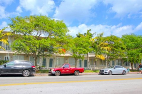 Condo in Miami Beach, Florida, 1 bedroom  № 1896786 - photo 1