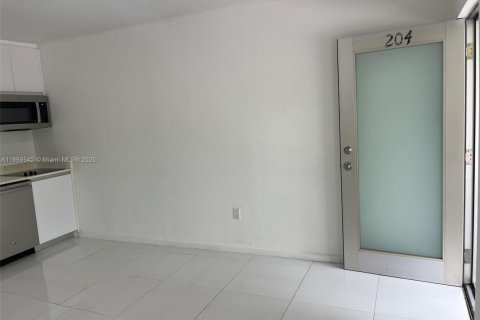 Condo in Miami Beach, Florida, 1 bedroom  № 1896786 - photo 5