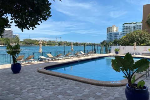 Condo à Bay Harbor Islands, Floride, 2 chambres  № 2063797