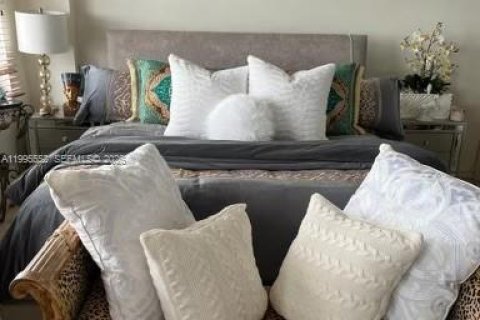 Condo in Bay Harbor Islands, Florida, 2 bedrooms  № 2063797 - photo 6