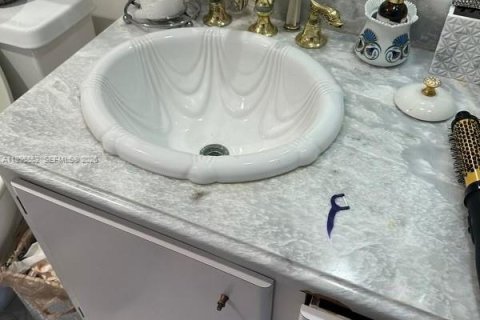 Condo in Bay Harbor Islands, Florida, 2 bedrooms  № 2063797 - photo 7