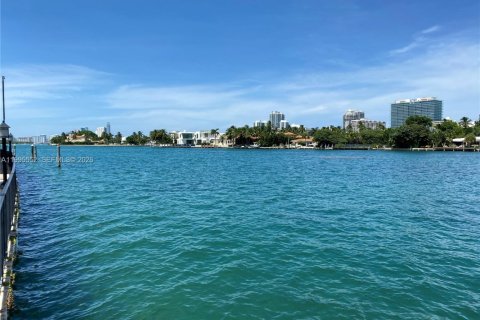 Condo in Bay Harbor Islands, Florida, 2 bedrooms  № 2063797 - photo 10