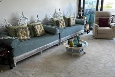 Condo in Bay Harbor Islands, Florida, 2 bedrooms  № 2063797 - photo 4