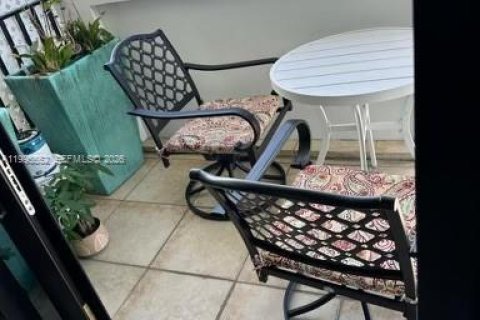 Condo in Bay Harbor Islands, Florida, 2 bedrooms  № 2063797 - photo 8