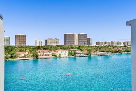 Condo in Bay Harbor Islands, Florida, 2 bedrooms  № 2063797 - photo 9