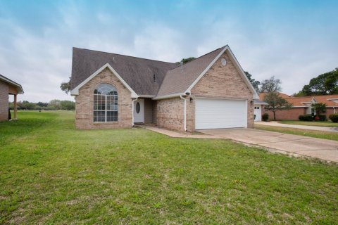 Villa ou maison à vendre à Shalimar, Floride: 5 chambres, 206.99 m2 № 560281 - photo 1