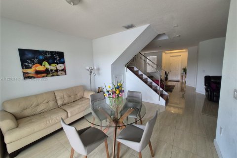 Adosado en venta en Doral, Florida, 3 dormitorios, 156.35 m2 № 1804229 - foto 6