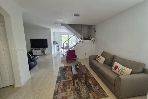 Adosado en venta en Doral, Florida, 3 dormitorios, 156.35 m2 № 1804229 - foto 2