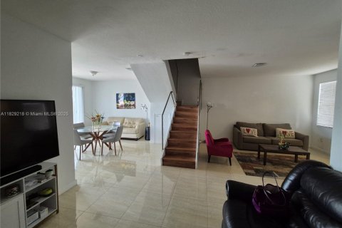 Adosado en venta en Doral, Florida, 3 dormitorios, 156.35 m2 № 1804229 - foto 4