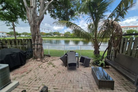 Adosado en venta en Doral, Florida, 3 dormitorios, 156.35 m2 № 1804229 - foto 9