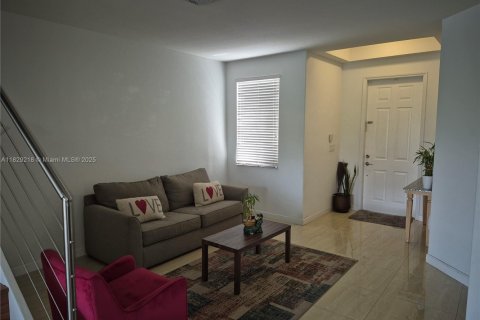 Adosado en venta en Doral, Florida, 3 dormitorios, 156.35 m2 № 1804229 - foto 3