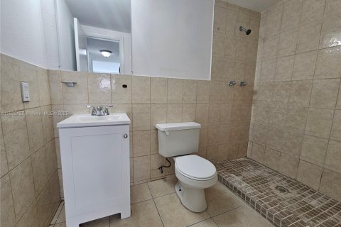 Condo in Lauderdale Lakes, Florida, 2 bedrooms  № 1859062 - photo 18