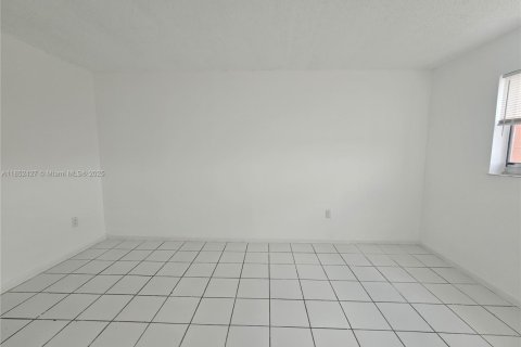Condo in Lauderdale Lakes, Florida, 2 bedrooms  № 1859062 - photo 8