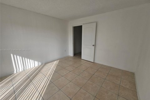 Condo in Lauderdale Lakes, Florida, 2 bedrooms  № 1859062 - photo 5