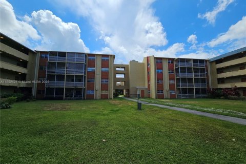 Condo in Lauderdale Lakes, Florida, 2 bedrooms  № 1859062 - photo 19