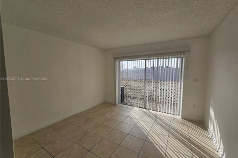 Condo in Lauderdale Lakes, Florida, 2 bedrooms  № 1859062 - photo 4