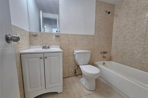 Condo in Lauderdale Lakes, Florida, 2 bedrooms  № 1859062 - photo 17