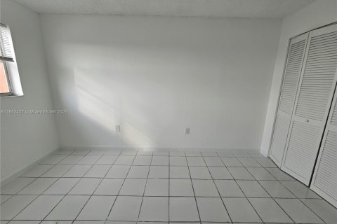 Condo in Lauderdale Lakes, Florida, 2 bedrooms  № 1859062 - photo 14