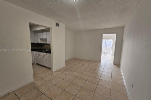 Condo in Lauderdale Lakes, Florida, 2 bedrooms  № 1859062 - photo 3