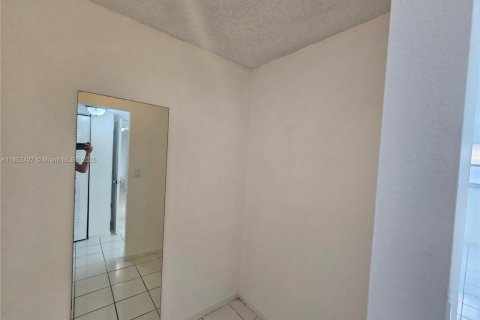 Condo in Lauderdale Lakes, Florida, 2 bedrooms  № 1859062 - photo 12