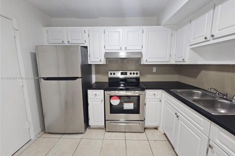 Condo in Lauderdale Lakes, Florida, 2 bedrooms  № 1859062 - photo 6