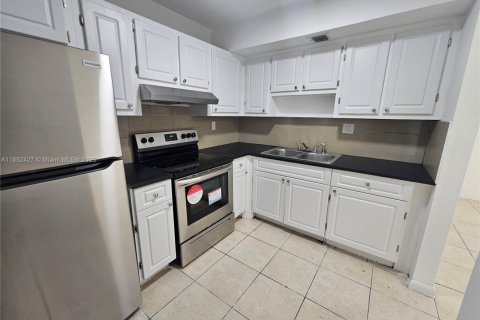 Condo in Lauderdale Lakes, Florida, 2 bedrooms  № 1859062 - photo 7