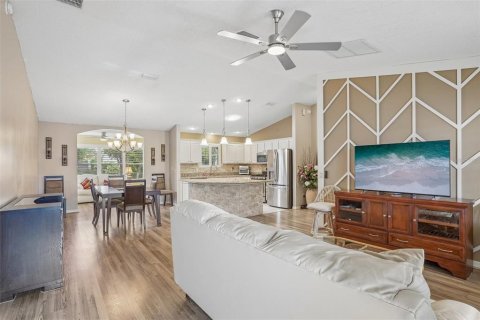 Casa en venta en The Villages, Florida, 3 dormitorios, 150.78 m2 № 2383599 - foto 5