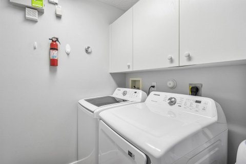 House in Boynton Beach, Florida 3 bedrooms, 169.92 sq.m. № 2389894 - photo 27