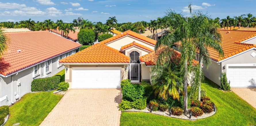 House in Boynton Beach, Florida 3 bedrooms, 169.92 sq.m. № 2389894