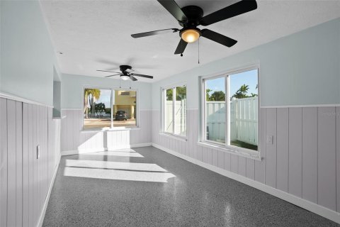 House in Redington Shores, Florida 2 bedrooms, 98.85 sq.m. № 2110430 - photo 29