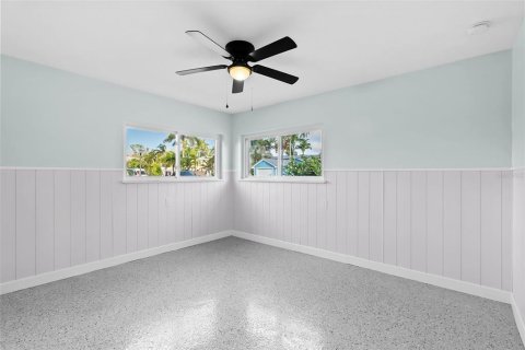 House in Redington Shores, Florida 2 bedrooms, 98.85 sq.m. № 2110430 - photo 24