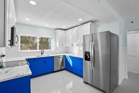 House in Redington Shores, Florida 2 bedrooms, 98.85 sq.m. № 2110430 - photo 15