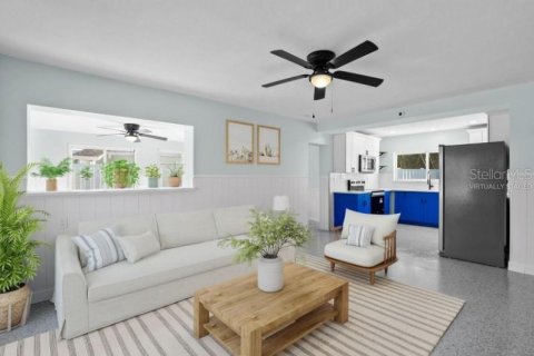 House in Redington Shores, Florida 2 bedrooms, 98.85 sq.m. № 2110430 - photo 11