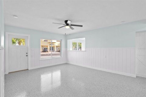 House in Redington Shores, Florida 2 bedrooms, 98.85 sq.m. № 2110430 - photo 14