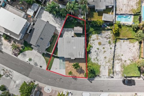 House in Redington Shores, Florida 2 bedrooms, 98.85 sq.m. № 2110430 - photo 10
