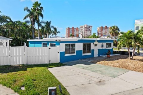 House in Redington Shores, Florida 2 bedrooms, 98.85 sq.m. № 2110430 - photo 7