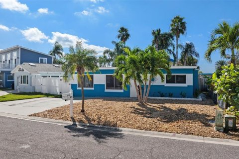House in Redington Shores, Florida 2 bedrooms, 98.85 sq.m. № 2110430 - photo 8