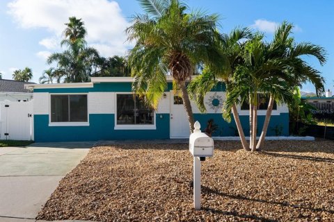 House in Redington Shores, Florida 2 bedrooms, 98.85 sq.m. № 2110430 - photo 6