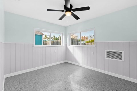 House in Redington Shores, Florida 2 bedrooms, 98.85 sq.m. № 2110430 - photo 20