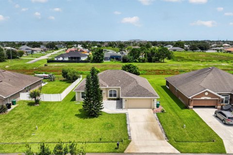 Villa ou maison à Port St. Lucie, Floride 4 chambres, 214.7 m2 № 2305538