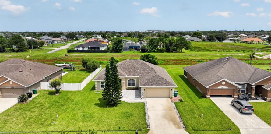 Villa ou maison à Port St. Lucie, Floride 4 chambres, 214.7 m2 № 2305538