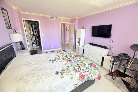 Condo in Sunny Isles Beach, Florida, 2 bedrooms  № 2372016 - photo 21