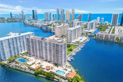Condo in Sunny Isles Beach, Florida, 2 bedrooms  № 2372016 - photo 4