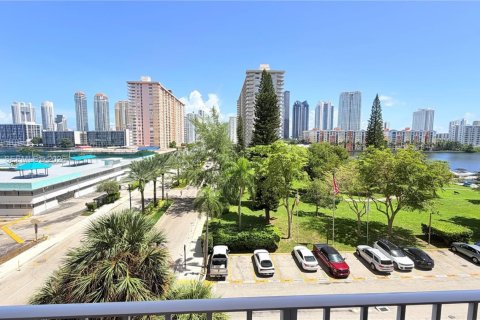Condo in Sunny Isles Beach, Florida, 2 bedrooms  № 2372016 - photo 26