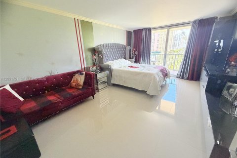 Condo in Sunny Isles Beach, Florida, 2 bedrooms  № 2372016 - photo 14