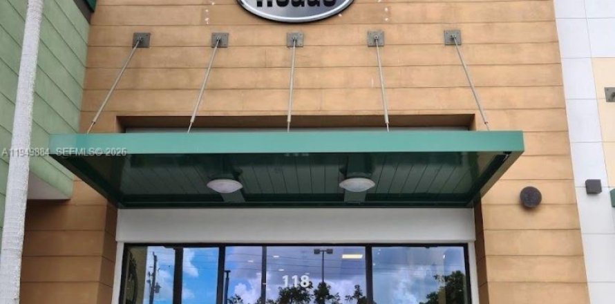 Коммерческая недвижимость в Пемброк-Пайнс, Флорида № 2005585